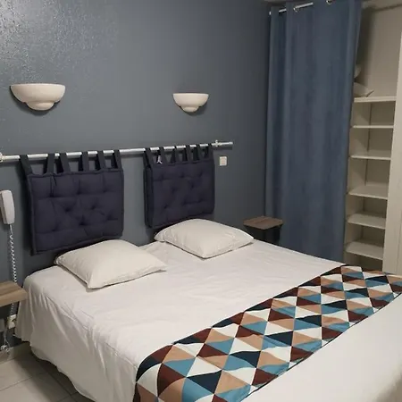 Carry Hotel Hotel